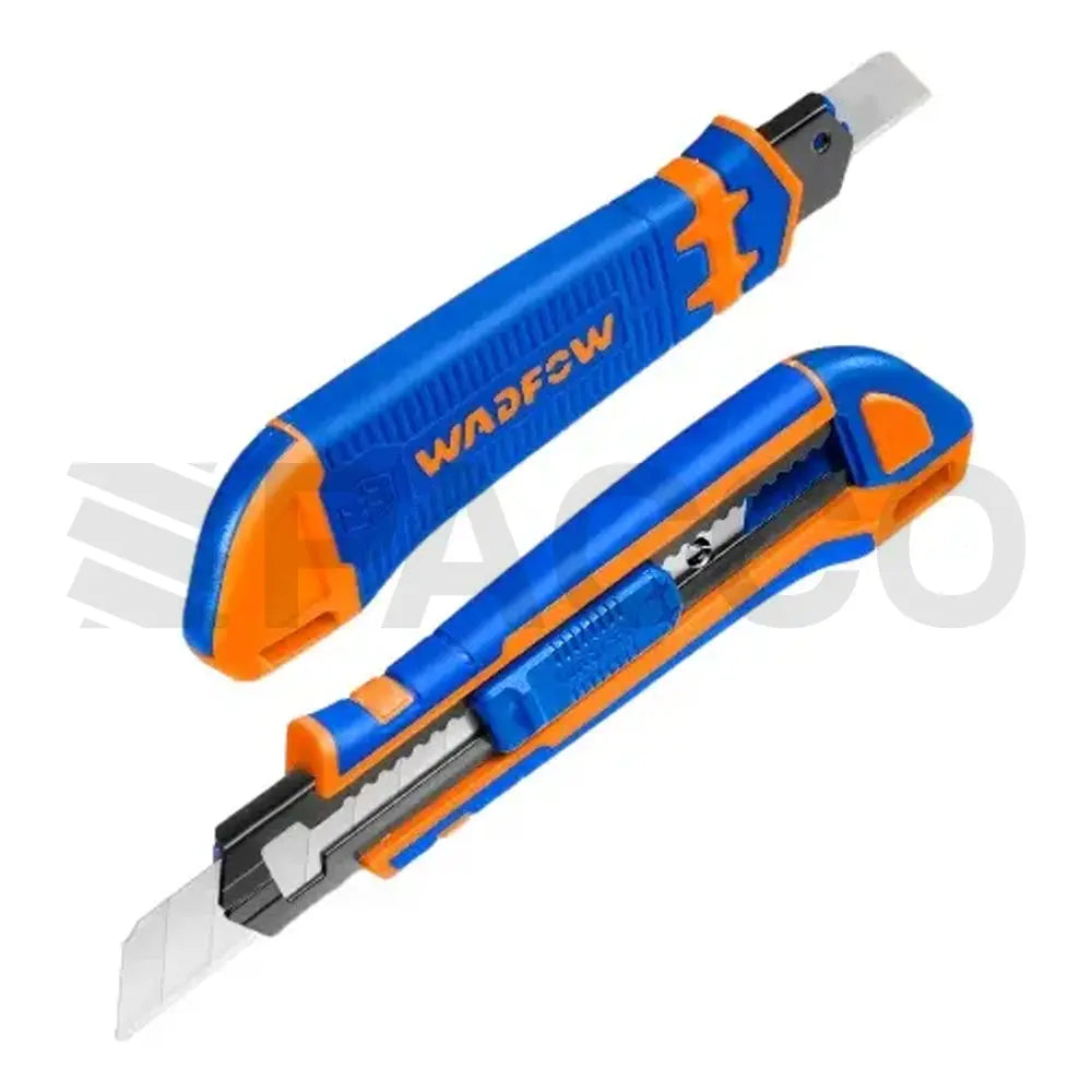 Cutter 18 mm con 3 cuchillas de repuesto - Wadfow